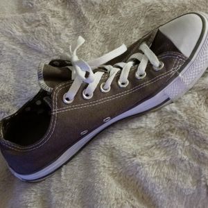 Womens Converse low top size 9